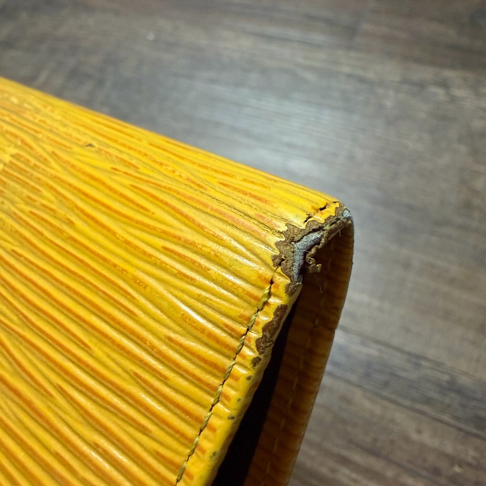 Authentic Louis Vuitton Yellow Epi Kiss Lock Wallet Vintage LV - Picture 7 of 16